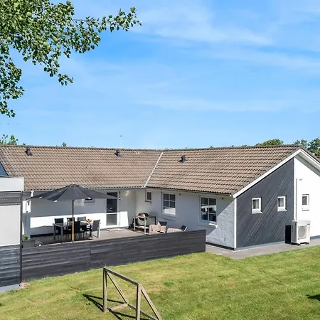 Guthbrand - 1-3km From The Sea By Interhome